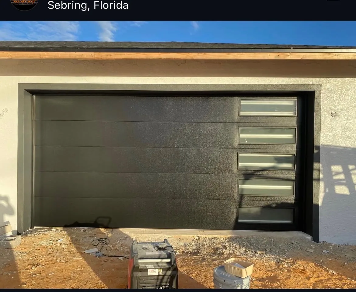 Modern Garage Door — Sebring